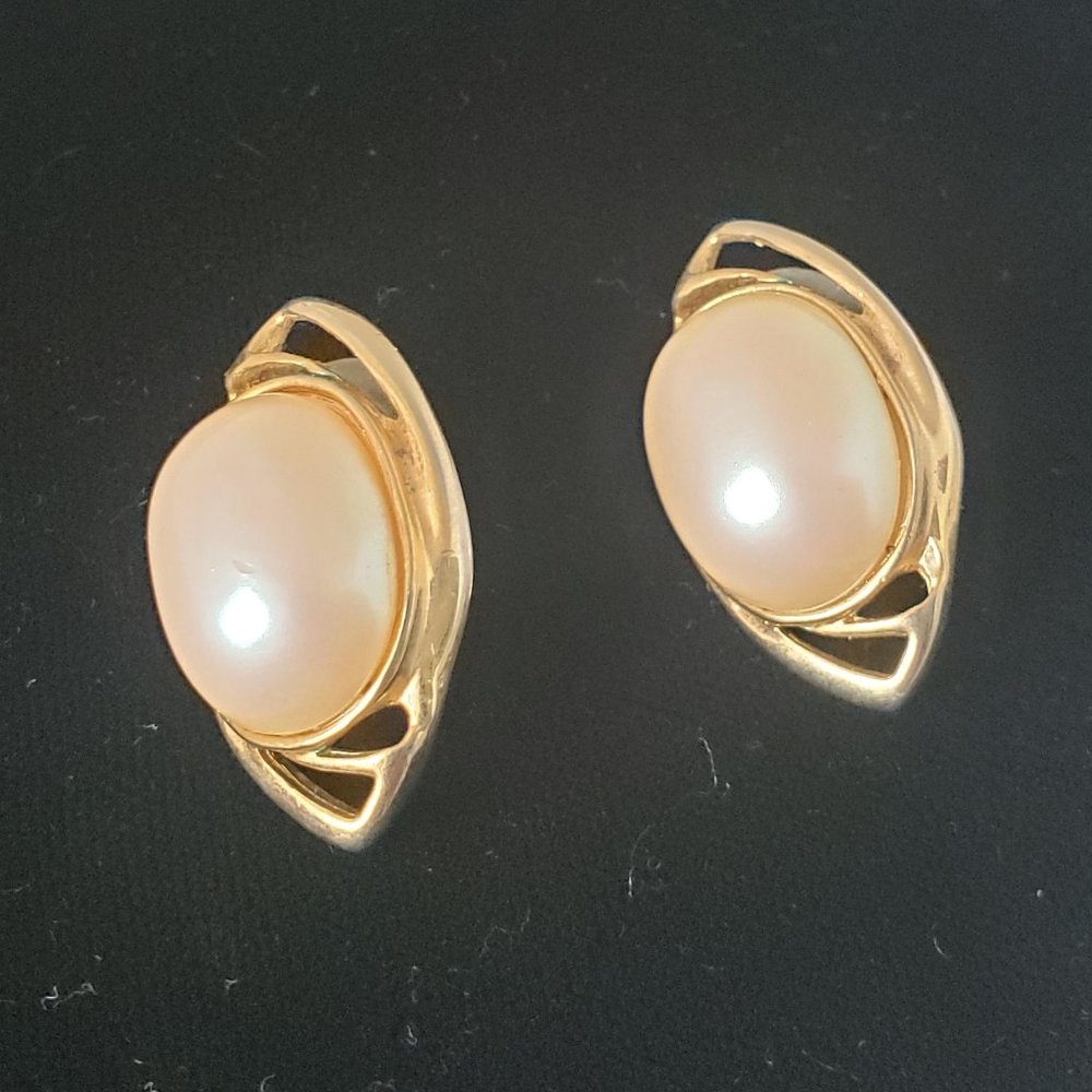 Vintage Gold Tone Faux Pearl Stud Earrings